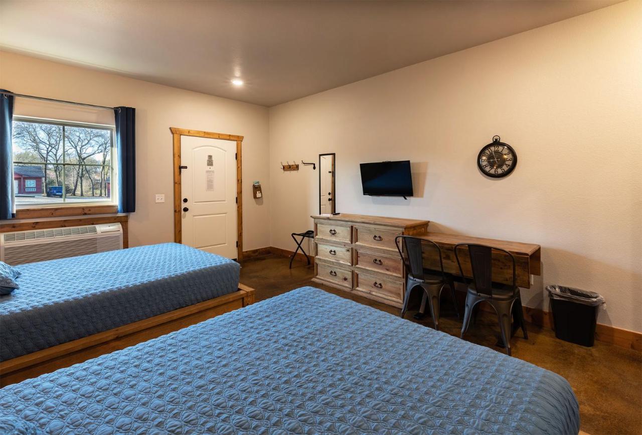 The Woods Lodging Kingston Extérieur photo