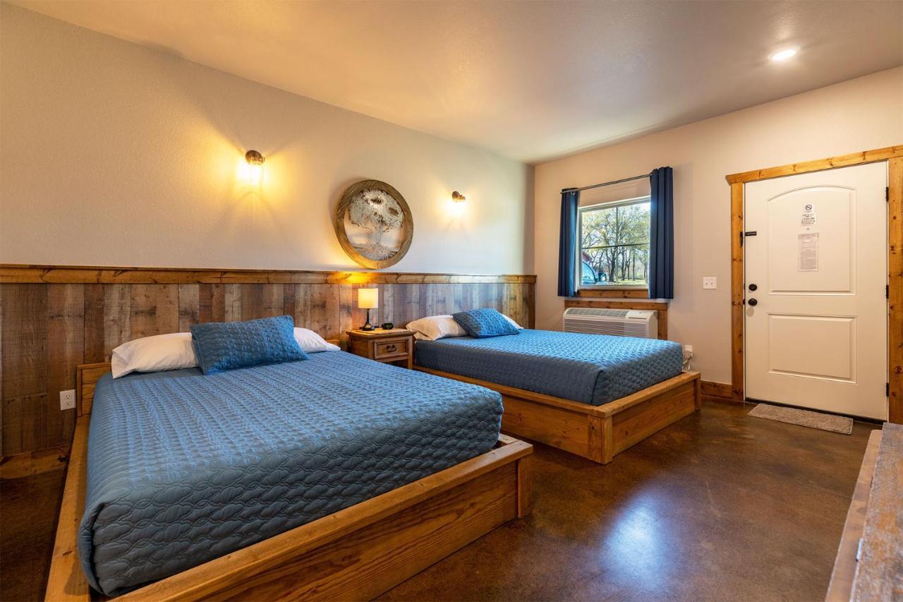 The Woods Lodging Kingston Extérieur photo
